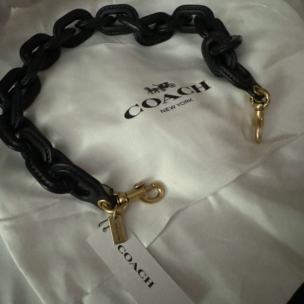 Coach Leather Covered Short Chain Strap Sooooo Cute 🤩😍😍